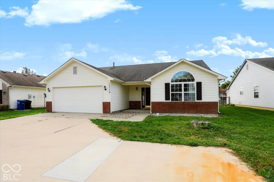 1219 E McKay Road, Shelbyville