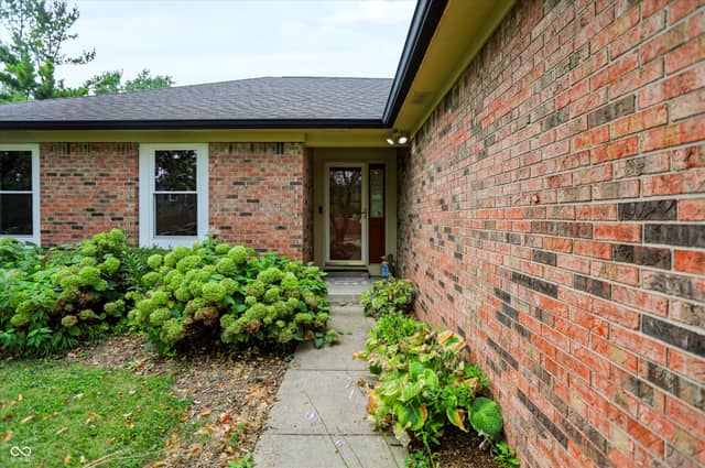 9562 Falkirk Drive, Indianapolis, IN 46256, photo 3 of 32