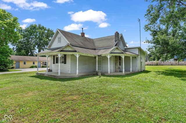 204 S Lafayette Street, Cloverdale, IN 46120, photo 2 of 26