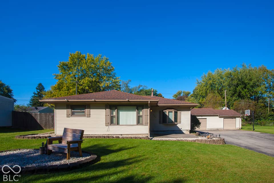 1107 S Fullhart Drive, Muncie, IN 47302, photo 1 of 11
