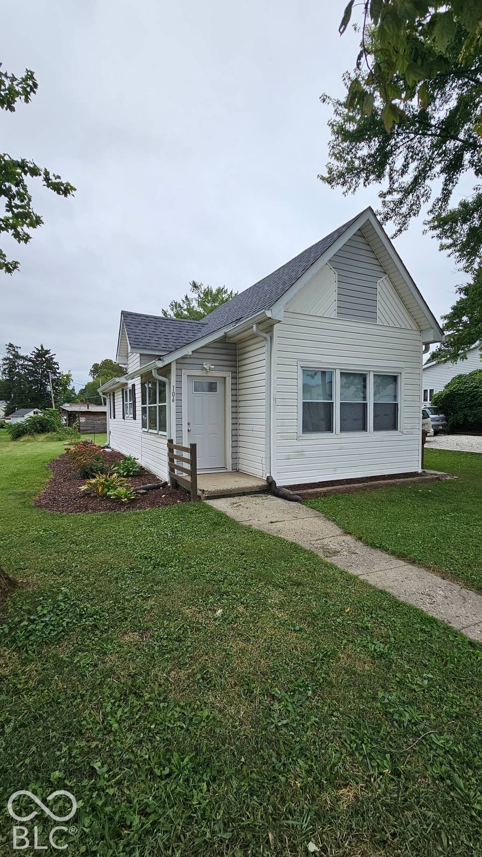 104 E State Street, New Ross