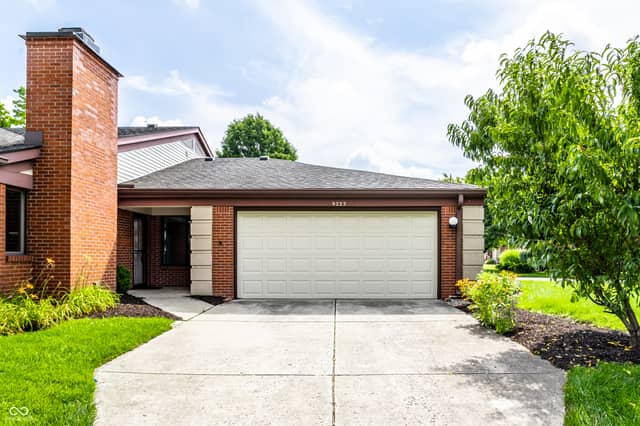 9223 Golden Oaks E, Indianapolis, IN 46260, photo 4 of 30