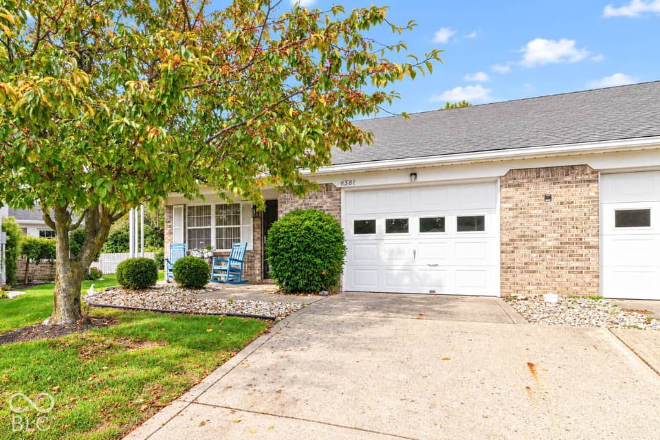 6381 Village Oak Court, Indianapolis