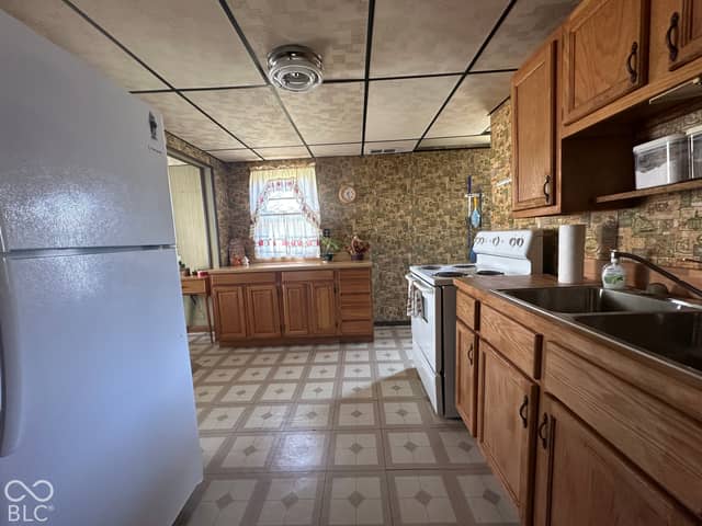 2208 N Rector Avenue, Muncie, IN 47303, photo 4 of 13
