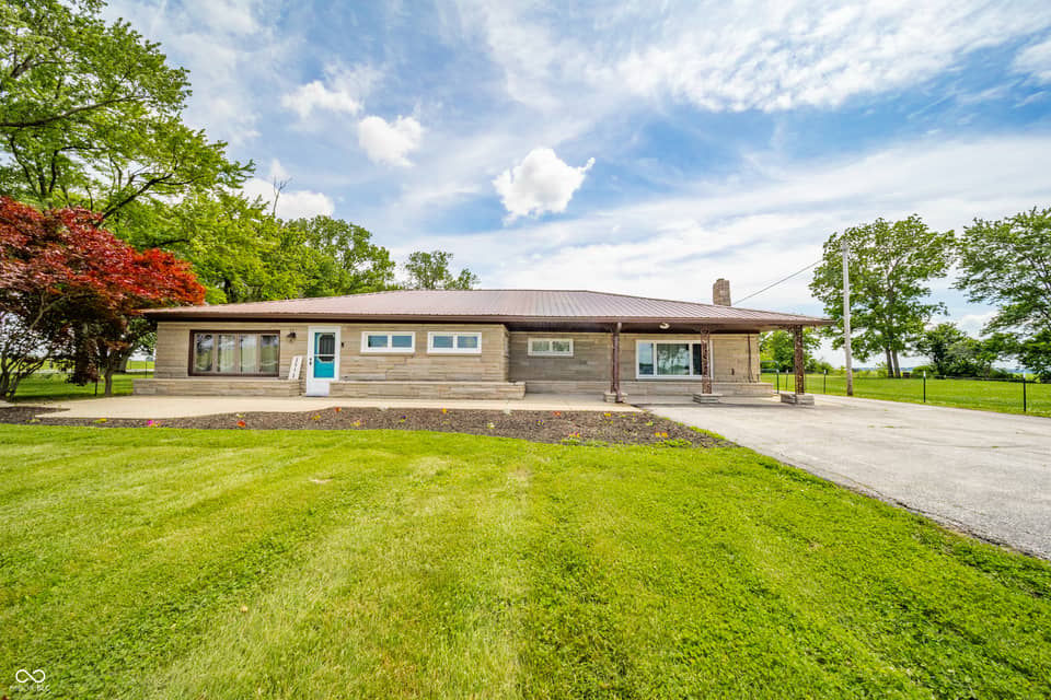 2513 W 300 S, Shelbyville, IN 46176, photo 1 of 28