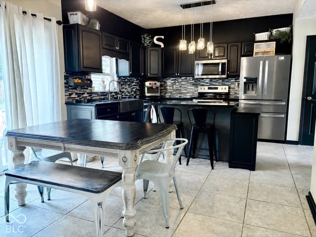 6350 Brooks Bend Boulevard, Indianapolis, IN 46237, photo 2 of 3