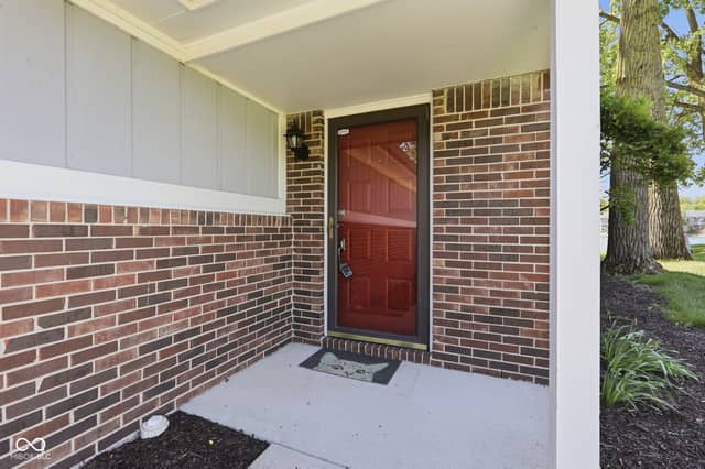 3189 Sandpiper North Drive, Indianapolis, IN 46268, photo 3 of 30