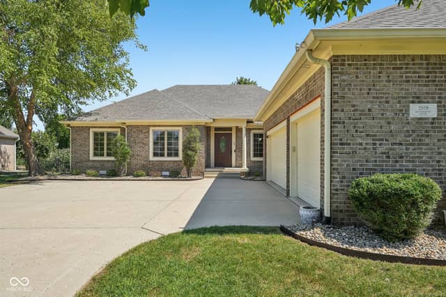 2819 Bloomsbury S, Greenwood, IN 46143, photo 3 of 32