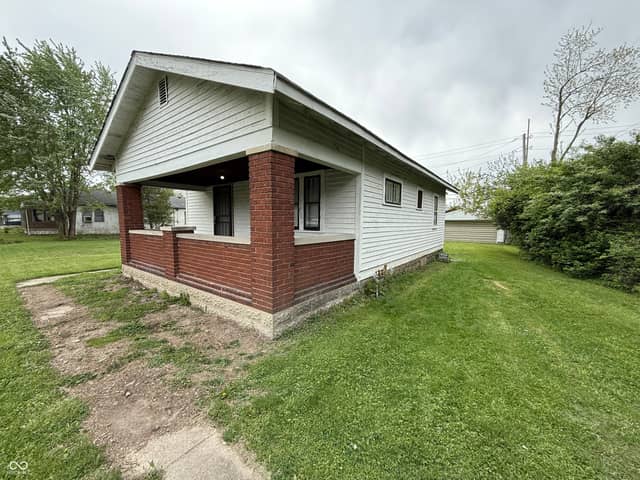 1822 Englewood Drive, Indianapolis, IN 46219, photo 3 of 13