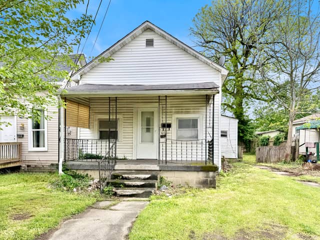 1327 S Harrison Street, Shelbyville, IN 46176, photo 2 of 50