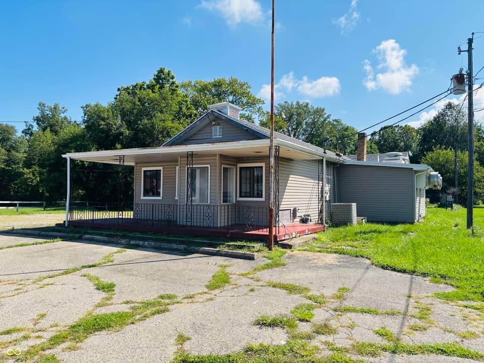 4390 Western Avenue, Connersville