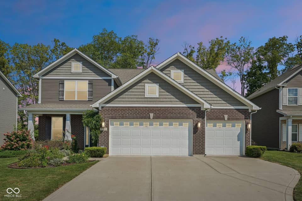 8722 Hollyhock Grove, Avon
