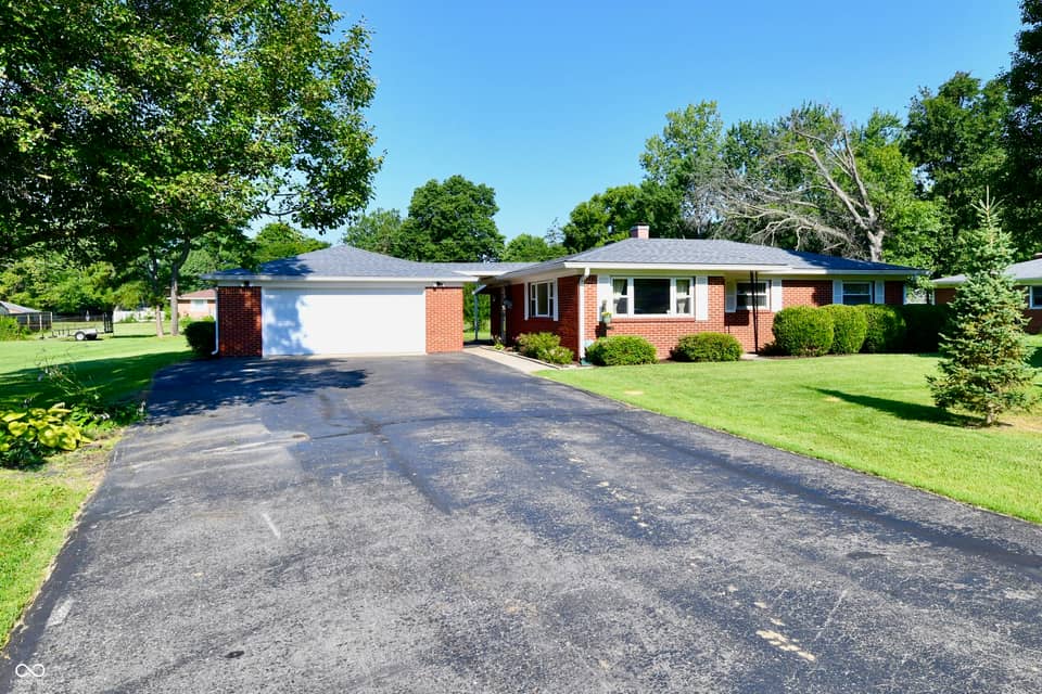 4928 Oaknoll Drive, Indianapolis, IN 46221, photo 1 of 27