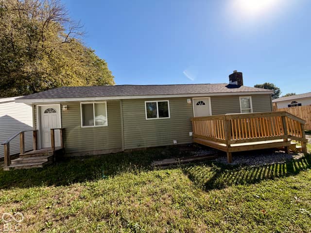 621 Della Road, Columbus, IN 47203, photo 2 of 14