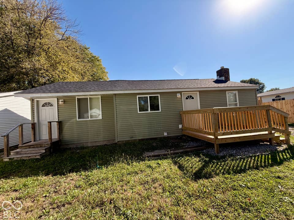 621 Della Road, Columbus, IN 47203, photo 1 of 14