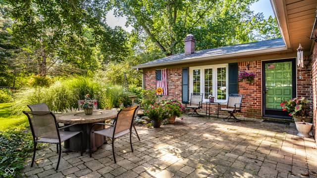 7990 Hoover Court, Indianapolis, IN 46260, photo 5 of 33