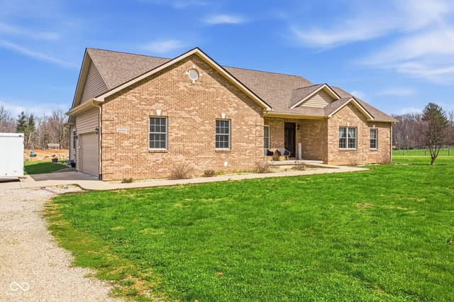16310 E Main Street, Columbus, IN 47203, photo 2 of 41