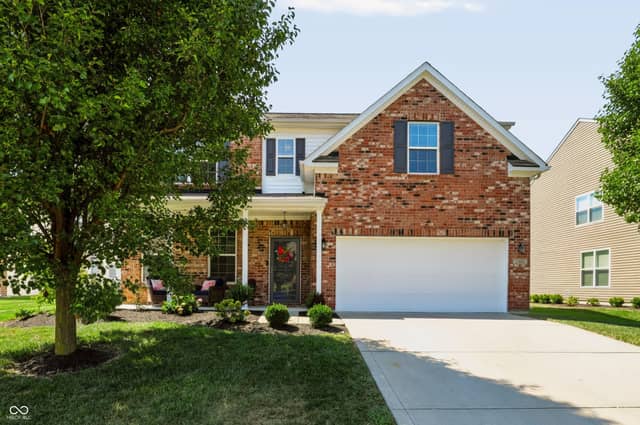 1486 Valdarno Drive, Greenwood, IN 46143, photo 2 of 31