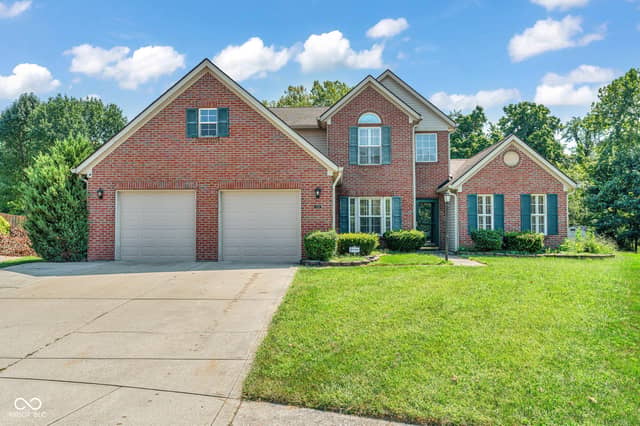 216 Creekview Circle, Mooresville, IN 46158, photo 2 of 53