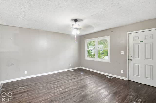 7632 E 37th Place, Indianapolis, IN 46226, photo 3 of 10