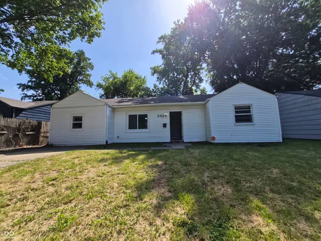 2425 N Kenyon Street, Indianapolis, IN 46219, photo 2 of 32