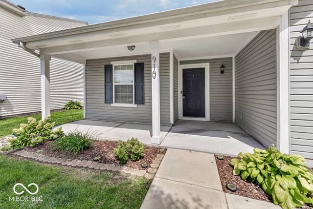 910 Stonehurst Drive, Franklin, IN 46131, photo 4 of 33