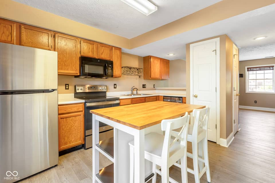 765 E Sherwood Hills Drive, Bloomington, IN 47401, photo 1 of 31