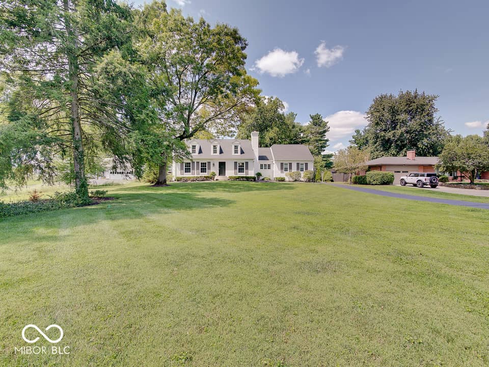 8402 N Pennsylvania Street, Indianapolis