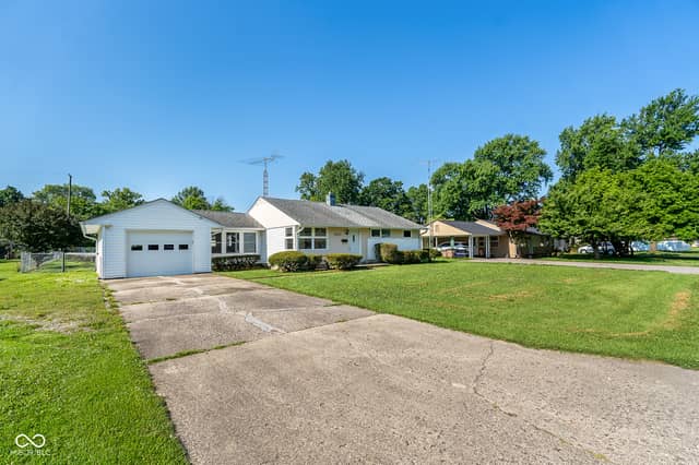 3117 31st Street, Columbus, IN 47203, photo 3 of 34
