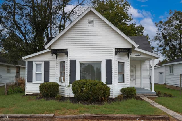 121 Cleveland Street, Columbus, IN 47201, photo 3 of 15