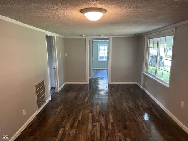 569 Parker Street, Whiteland, IN 46184, photo 3 of 13