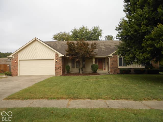 552 Echo Bend Boulevard, Greenwood, IN 46142, photo 2 of 32