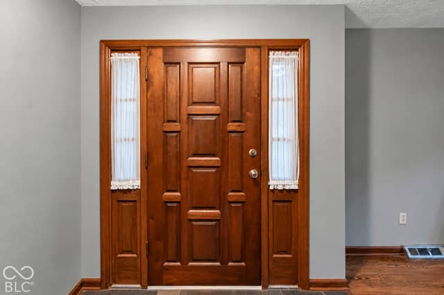 7652 Lindsay Drive, Indianapolis, IN 46214, photo 3 of 27