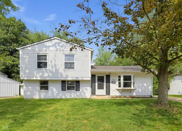 8136 Crousore Road, Indianapolis, IN 46219, photo 2 of 34