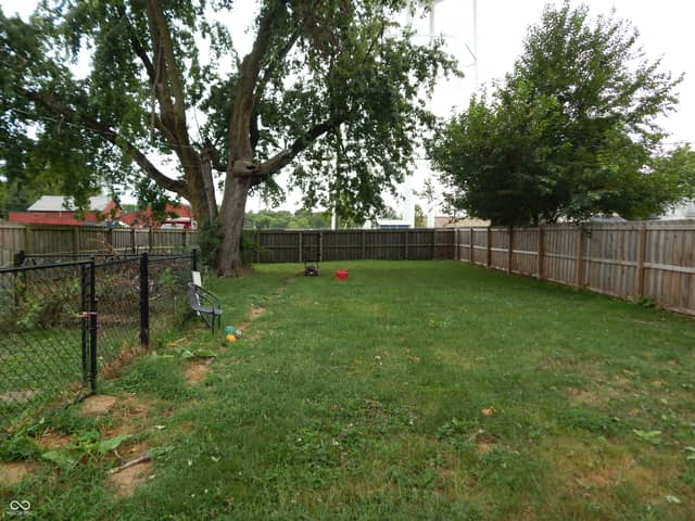 407 E College Street, Crawfordsville, IN 47933, photo 5 of 24