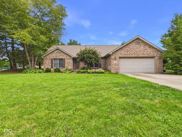 1413 N Fairview Avenue, Alexandria, IN 46001, photo 2 of 25
