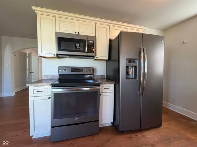 130 S 10th Avenue, Beech Grove, IN 46107, photo 3 of 17