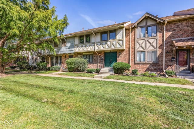 8119 Bromley Place, Indianapolis, IN 46219, photo 3 of 61
