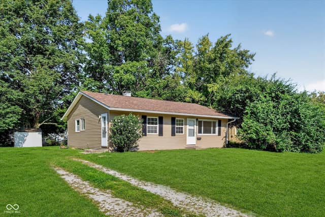 1720 Alice Jeanne Court, Indianapolis, IN 46219, photo 3 of 27