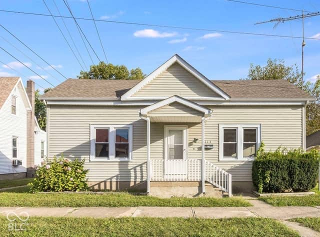 114 W Hendricks Street, Greensburg, IN 47240, photo 4 of 39
