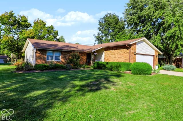 180 Roundelay Drive, Franklin, IN 46131, photo 2 of 40