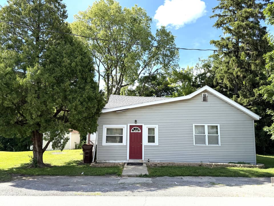 114 E Green Street, Waveland, IN 47989, photo 1 of 18