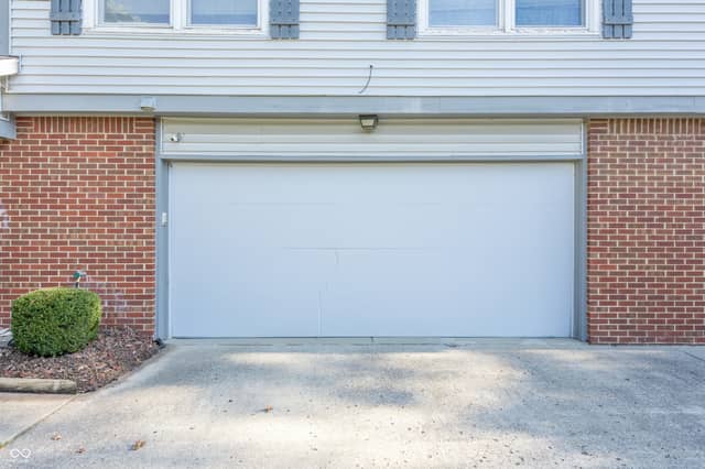 7547 Farm View Circle E, Indianapolis, IN 46256, photo 5 of 34
