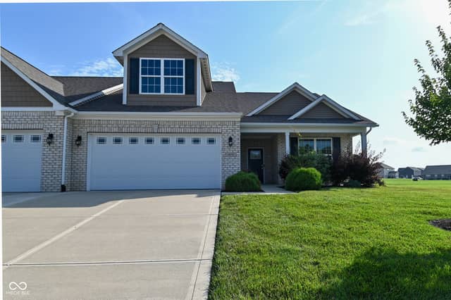 9170 Hedley Way E, Avon, IN 46123, photo 2 of 58