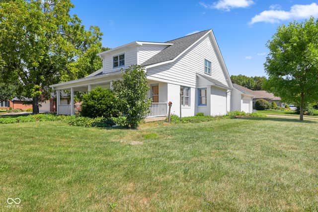 348 Creekbend Lane, Indianapolis, IN 46217, photo 4 of 40