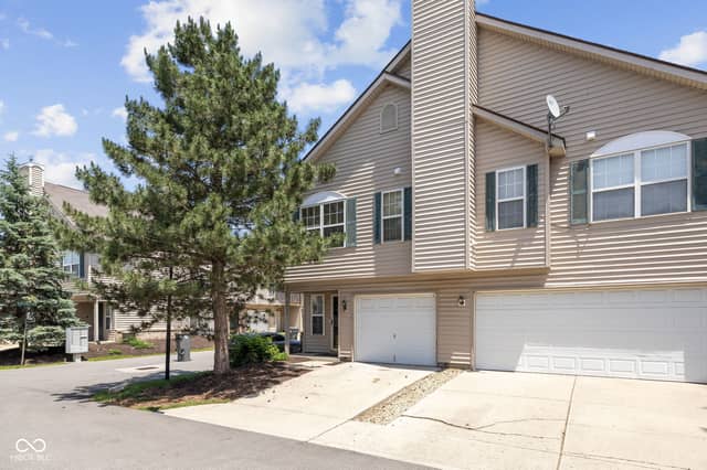 4827 Flat Stone Place, Indianapolis, IN 46268, photo 2 of 24