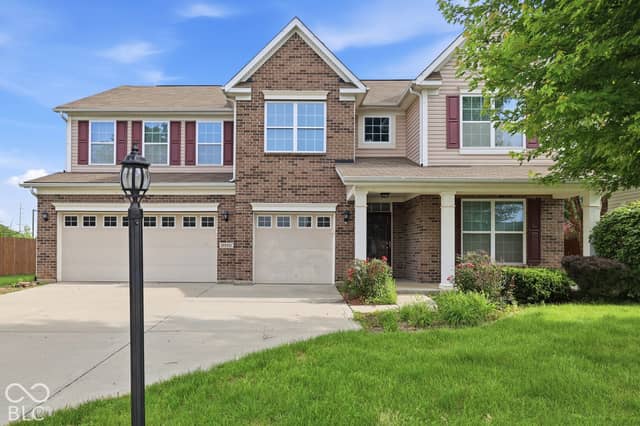 8110 Eskerban Drive, Avon, IN 46123, photo 2 of 39