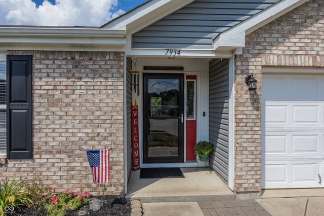 7934 Painted Pony Drive, Indianapolis, IN 46217, photo 3 of 31