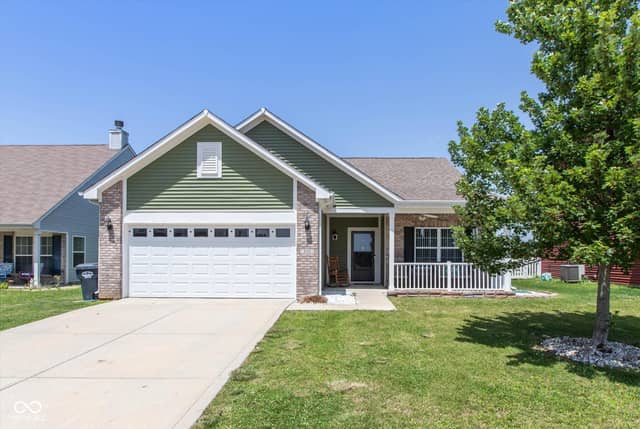 898 Briarstone Drive, Greenwood, IN 46143, photo 2 of 18
