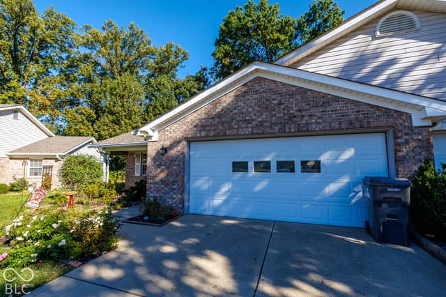 554 Cresthaven Drive, Indianapolis, IN 46217, photo 5 of 75